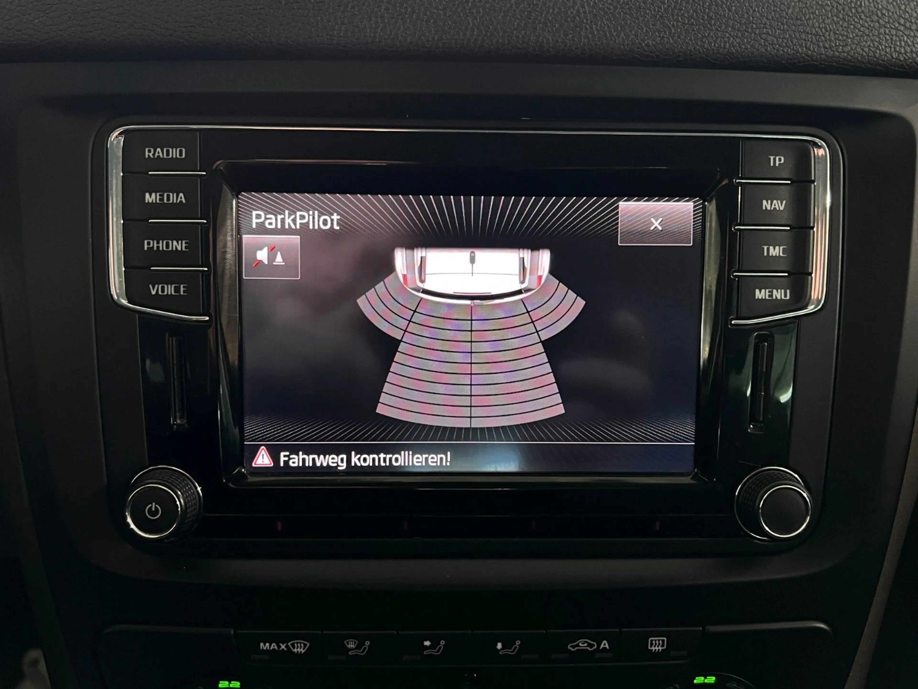 Skoda Yeti Elegance|1-HD | DSG | MEMORY | TEMPO | NAVI — photo 13