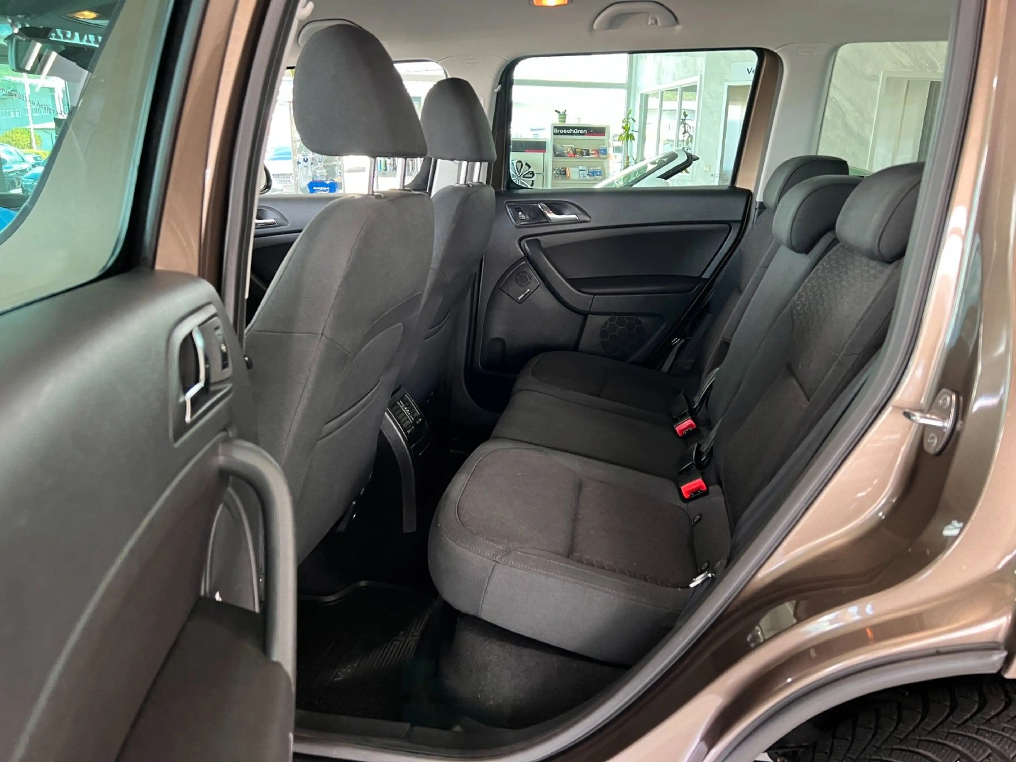 Skoda Yeti Elegance|1-HD | DSG | MEMORY | TEMPO | NAVI — photo 19