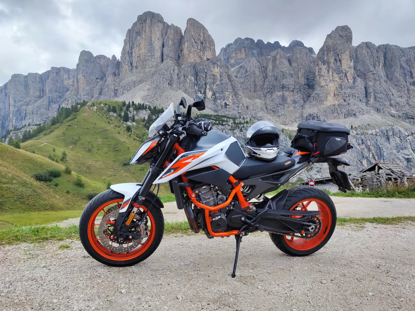 KTM 890 Duke R - 1