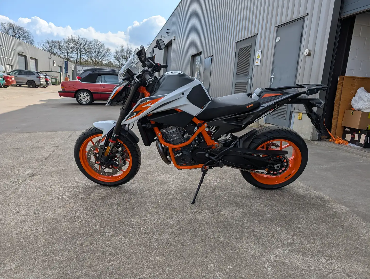 KTM 890 Duke R - 2