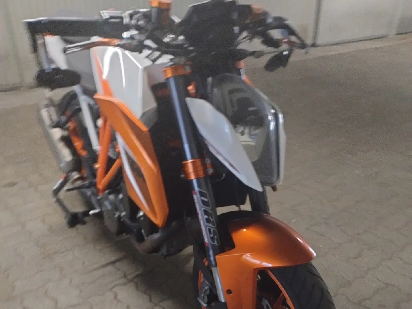 KTM 1290 Super Duke R SE Bílá - 2