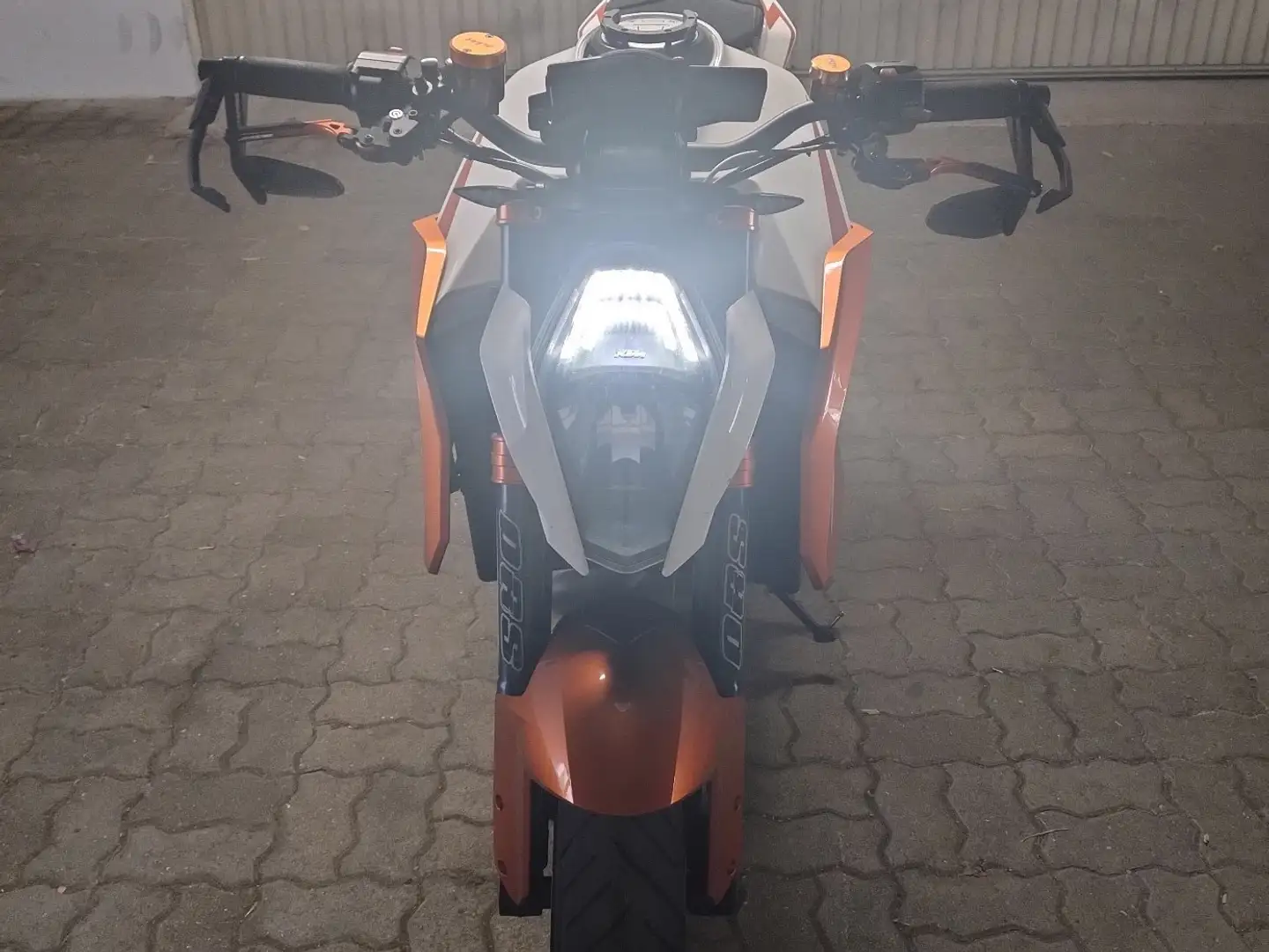 KTM 1290 Super Duke R SE Bílá - 1