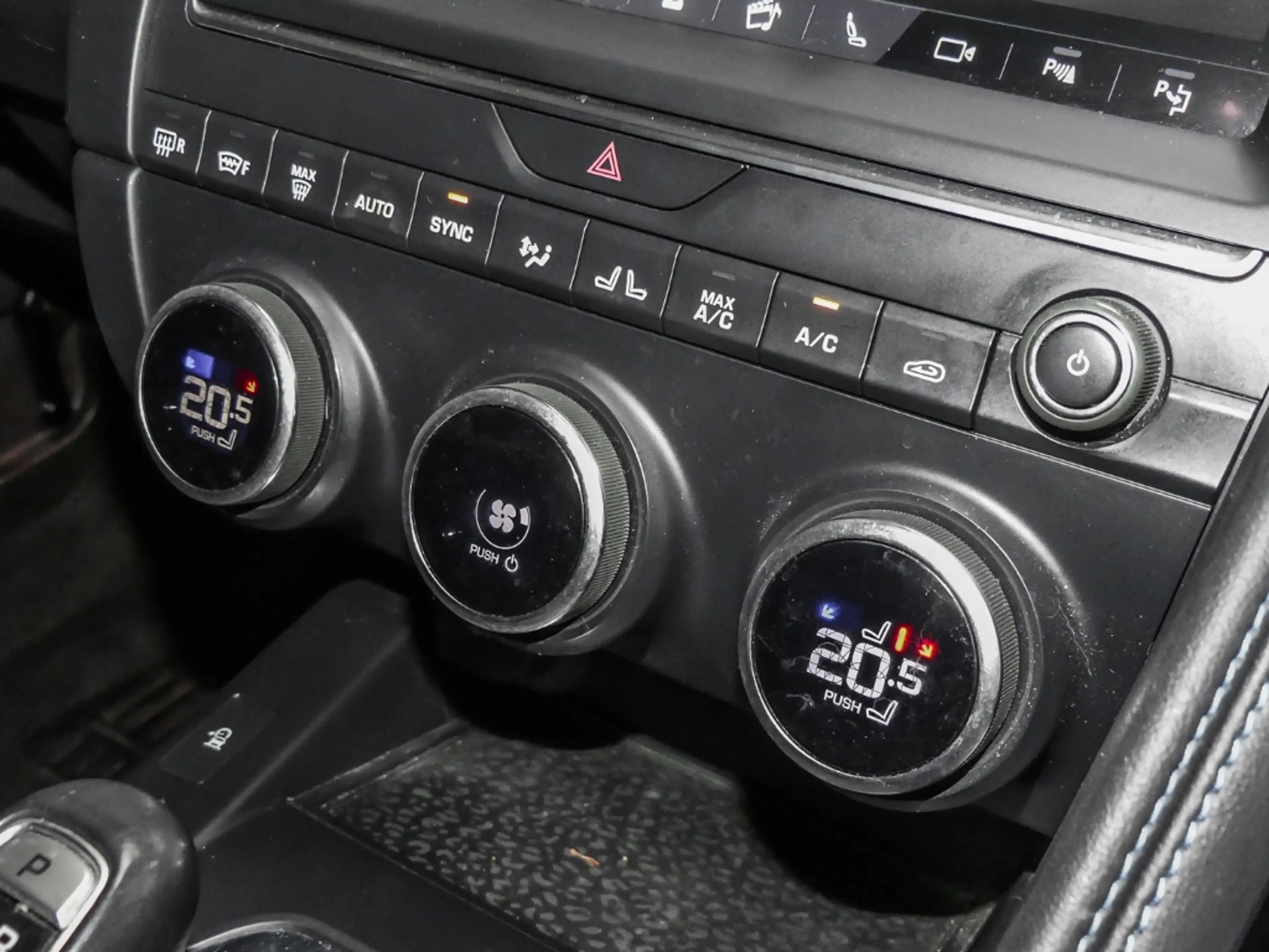 Jaguar E-Pace R-Dynamic SE AWD D180 EU6d-T Navi Memory Sitze Sou — photo 12