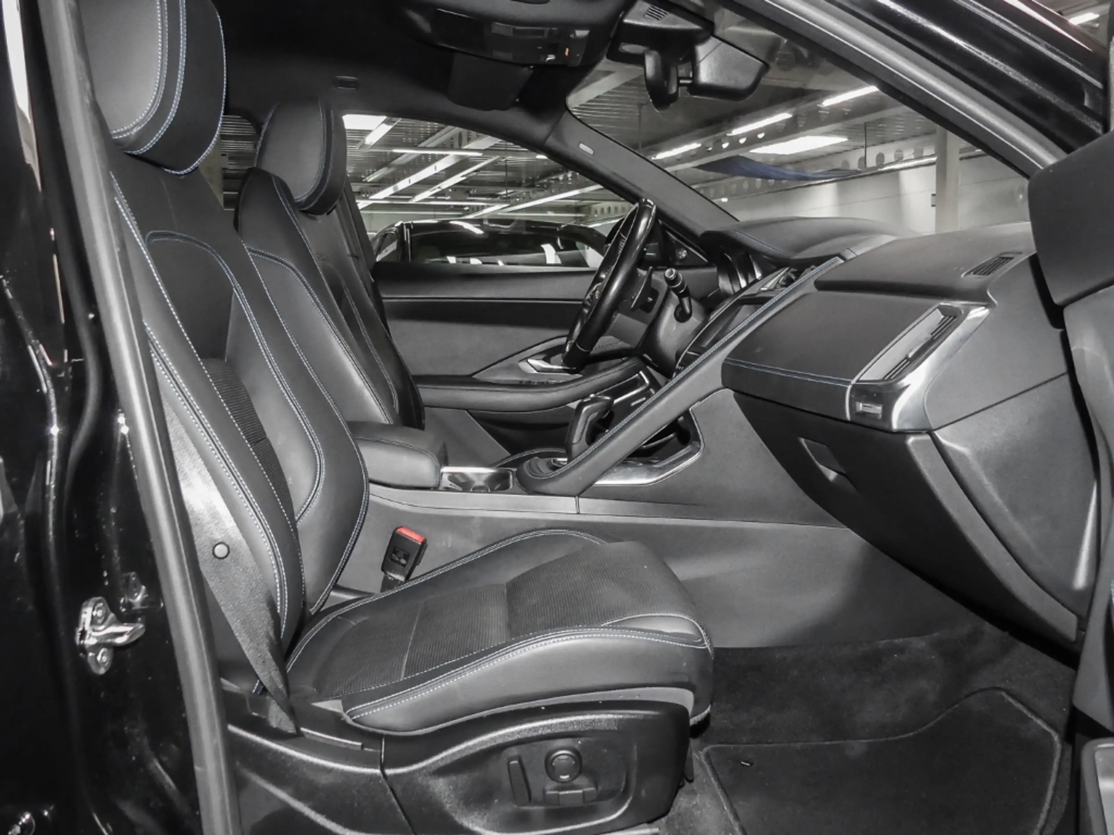 Jaguar E-Pace R-Dynamic SE AWD D180 EU6d-T Navi Memory Sitze Sou — photo 3