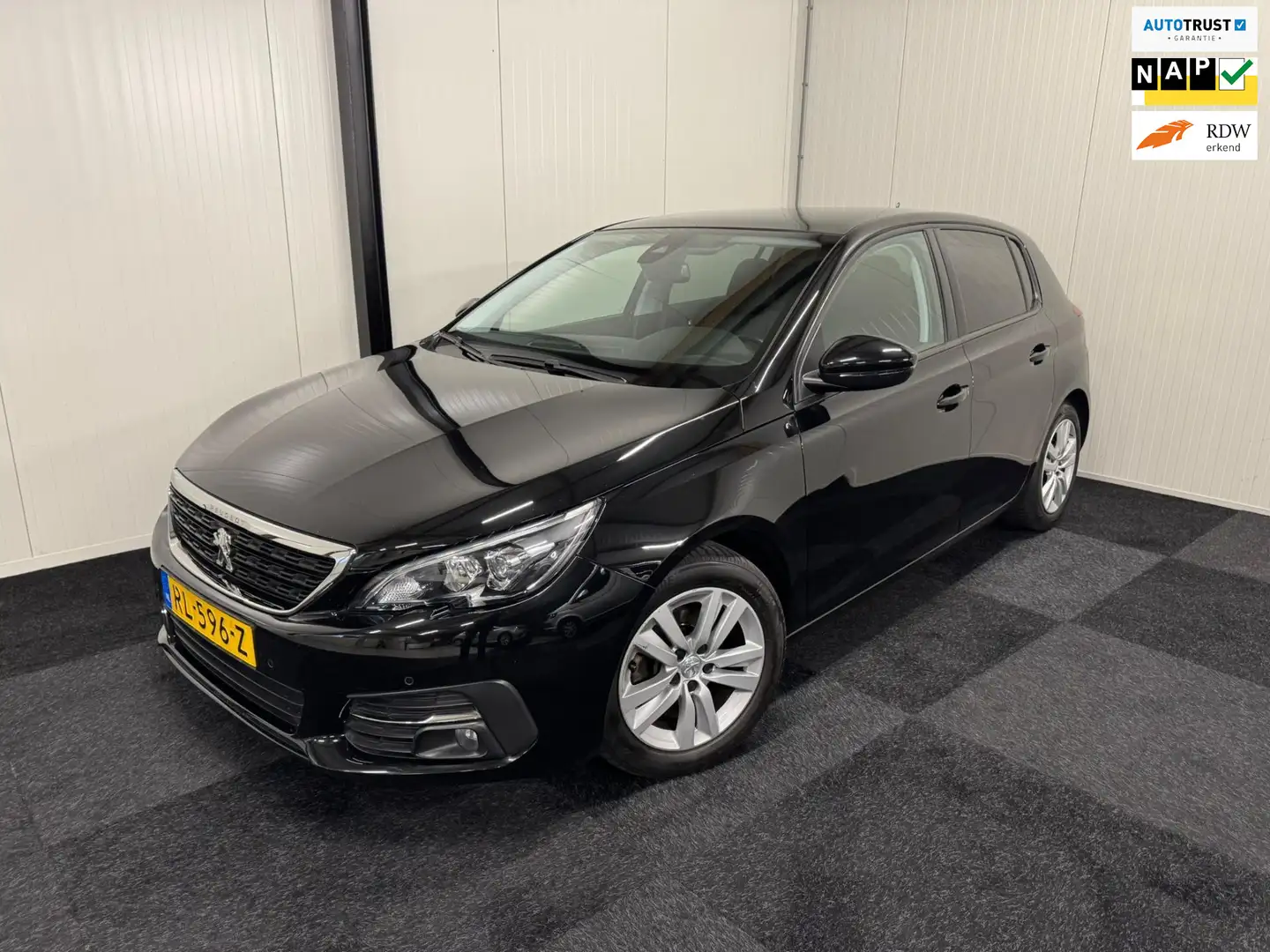 Peugeot 308 1.2 2018 PureTech Executive PANO/CARPLAY/LANEASSIS Negro - 1