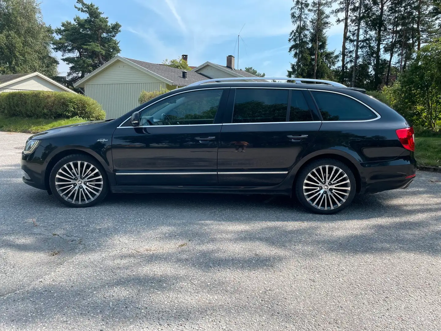 Skoda Superb Superb Combi 2.0 TDI Green tec 4x4 DSG L Schwarz - 2