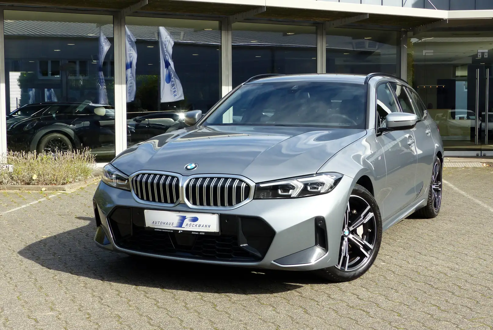 BMW 330 i xDrive M-Sport Aut. Alcantara Navi Live App Kame Grau - 2