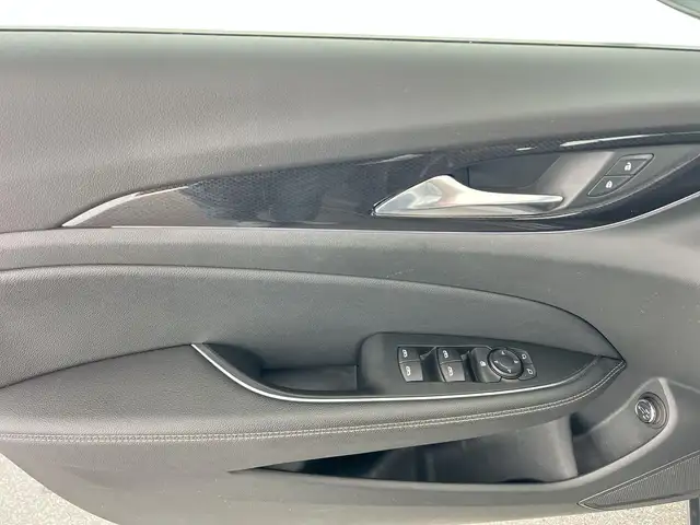 Opel Insignia view 11