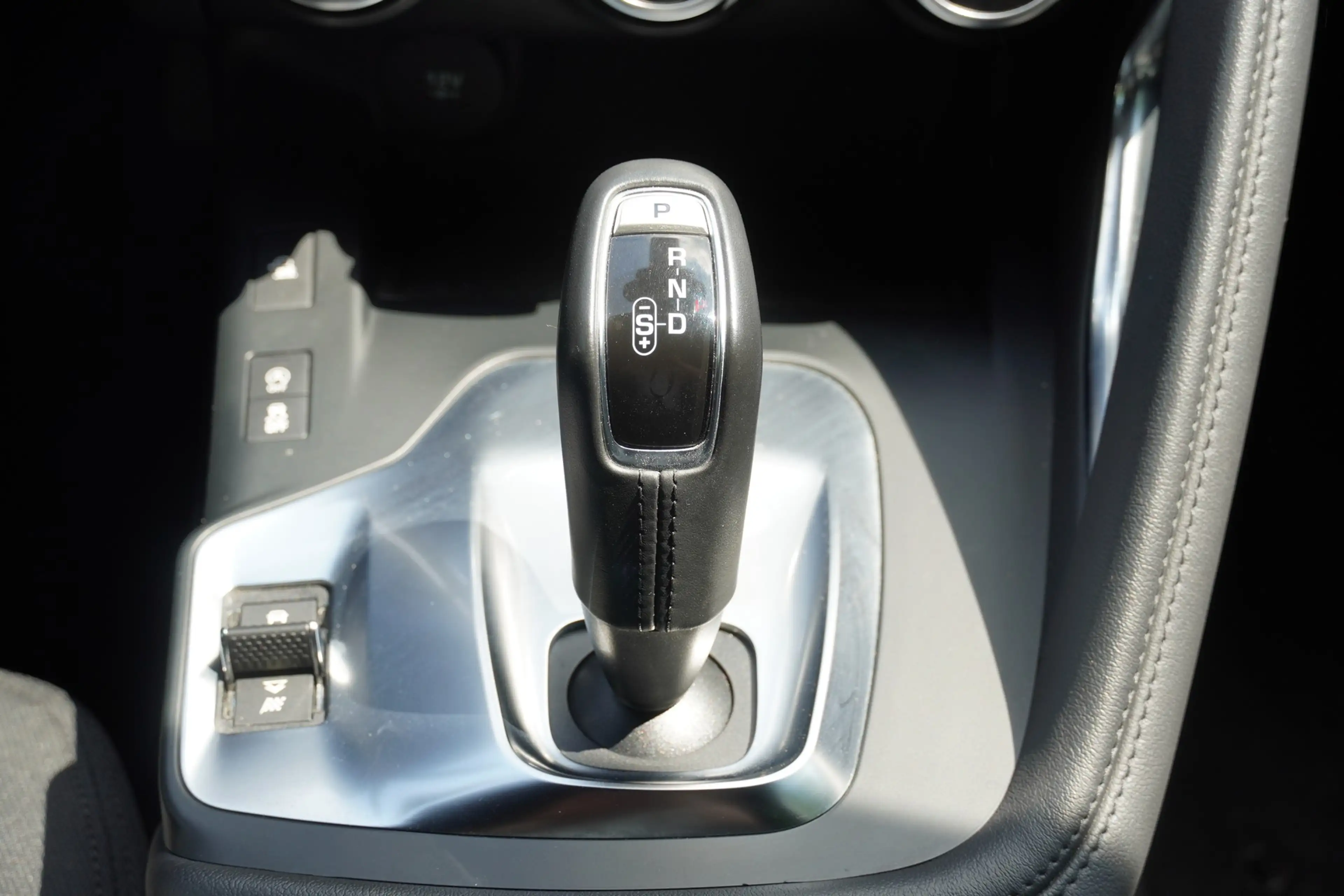 Jaguar E-Pace E-PACE 2.0 AWD LED Kamera Sitzheizung Tempomat — photo 12
