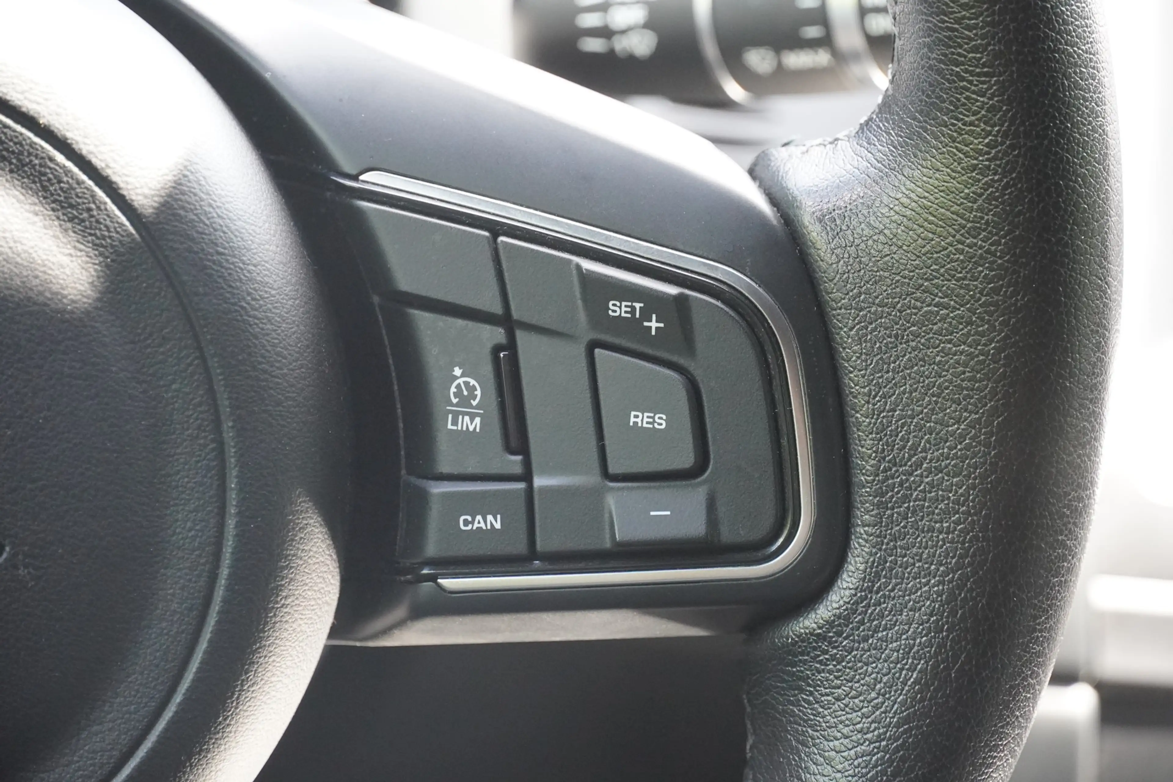 Jaguar E-Pace E-PACE 2.0 AWD LED Kamera Sitzheizung Tempomat — photo 15
