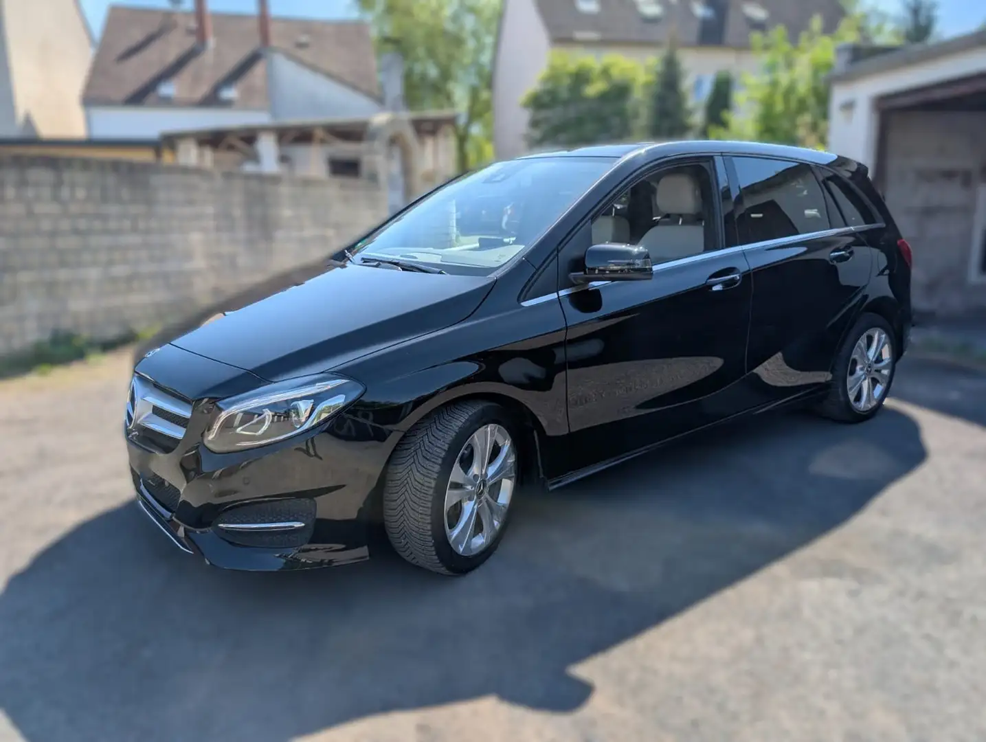 Mercedes-Benz B 200 B 200 7G-DCT Urban Zwart - 1