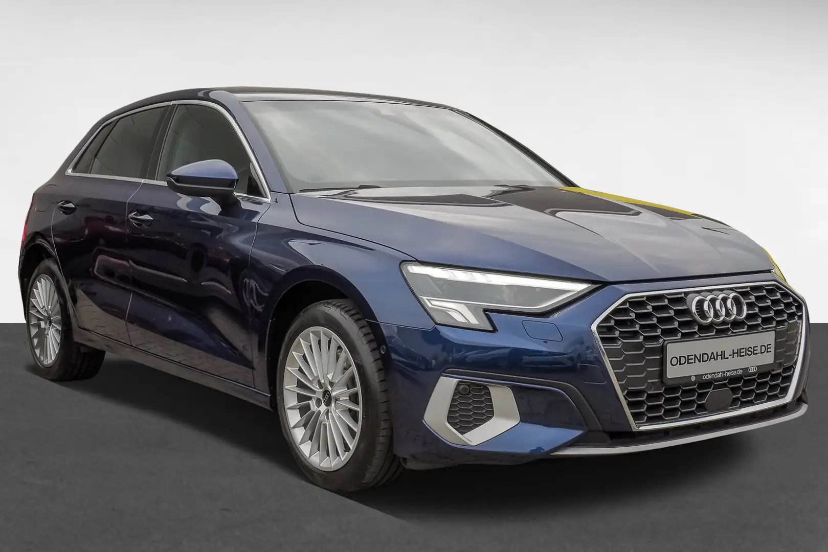 Audi A3 Sportback advanced 40 TFSI e S tronic NAVI/ KAM Blauw - 2