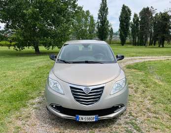 Ypsilon III 2011 1.2 8v Platinum c/s.parc. s