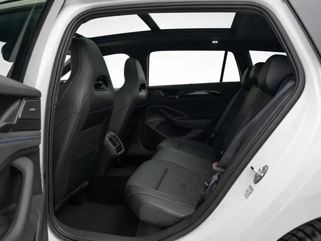 Volkswagen Passat view 7