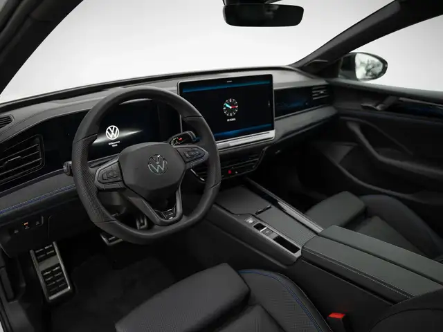 Volkswagen Passat view 5
