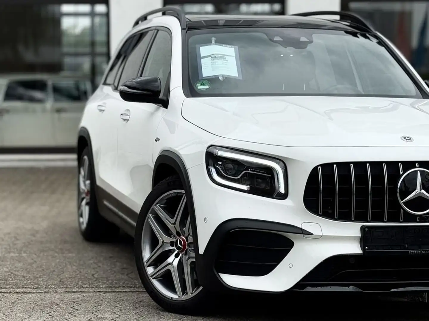 Mercedes-Benz GLB 35 AMG AMG GLB 35 DISTRO+/PANO/AMBIENT/NIGHT/RÜCKFAHR Blanco - 1