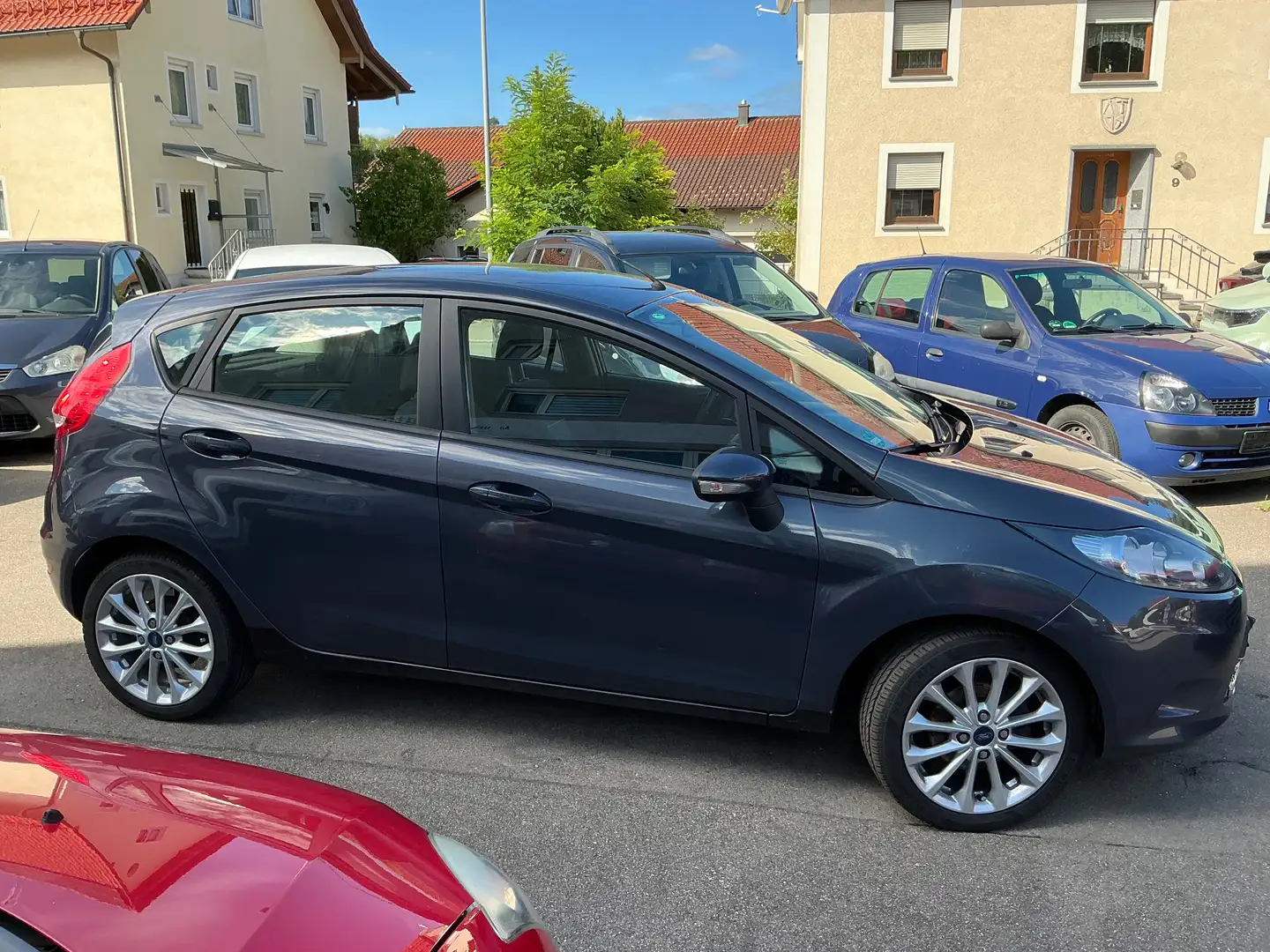Ford Fiesta 1.25 Ambiente Gris - 2