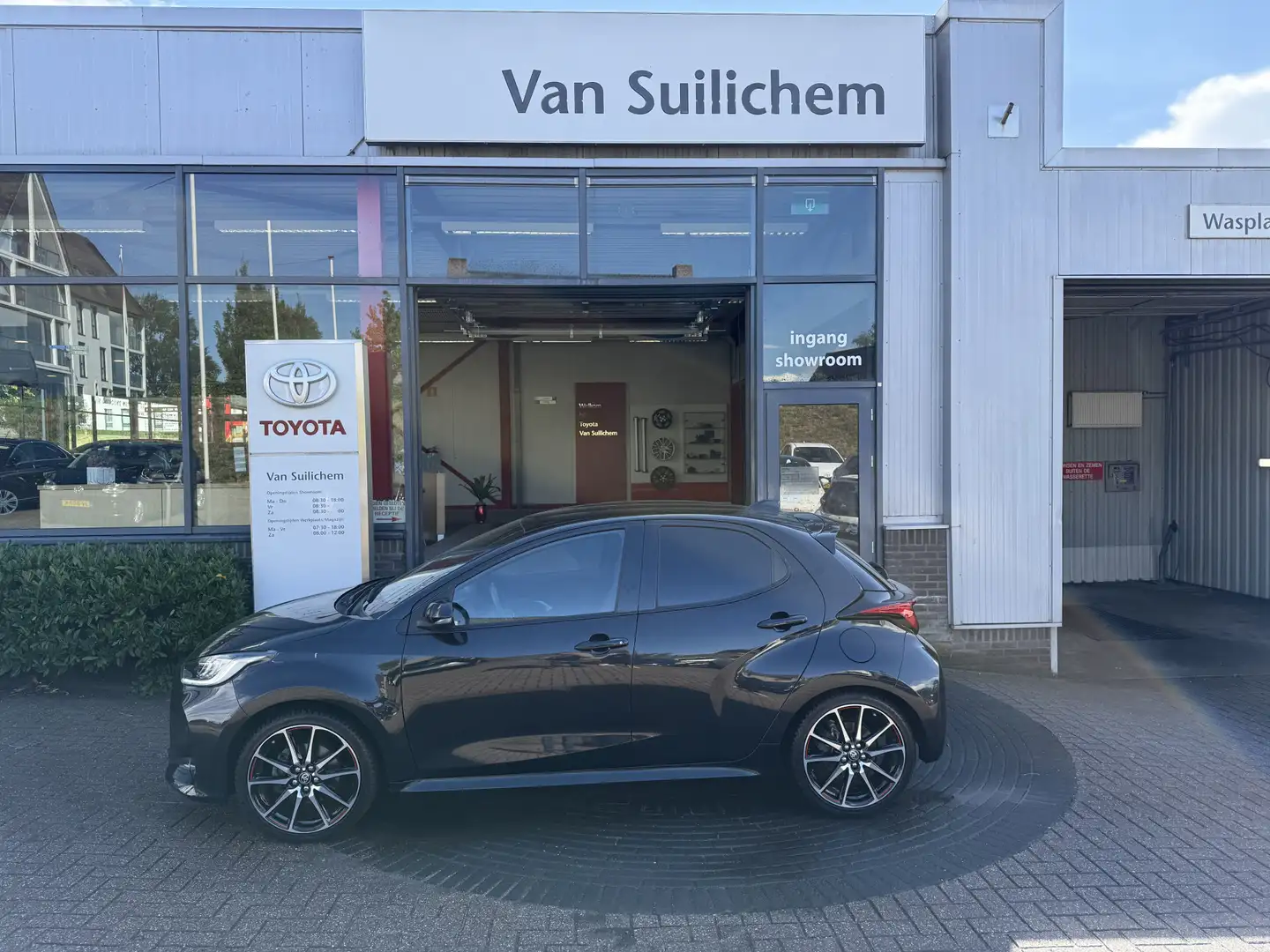 Toyota Yaris 1.5 Hybrid GR Sport Zwart - 1