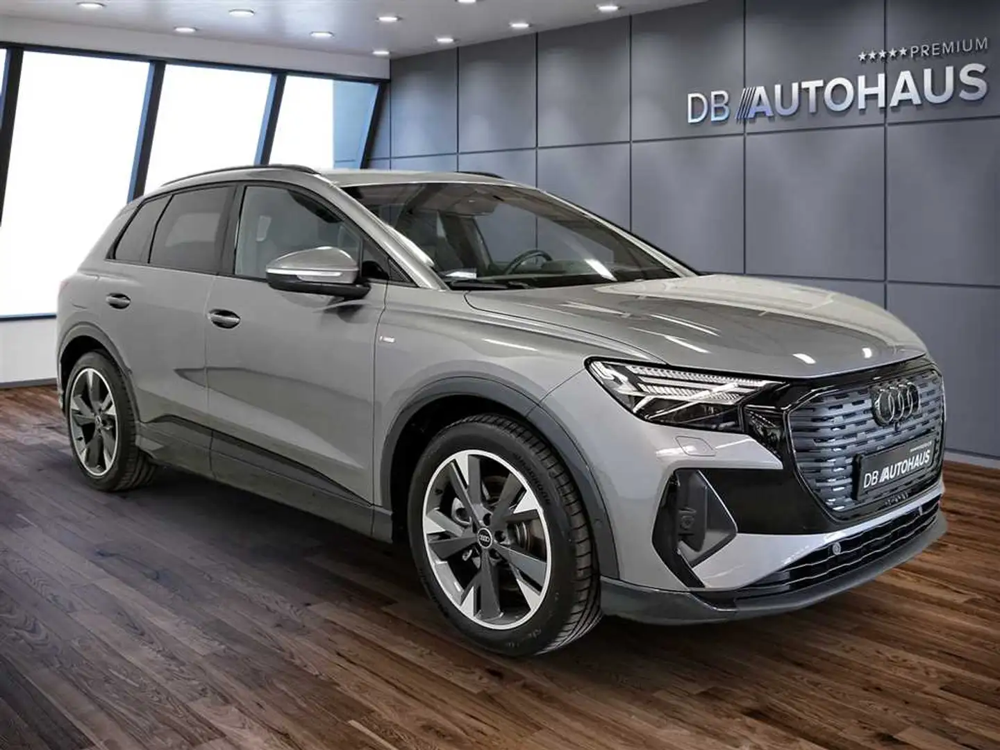 Audi Q4 e-tron S line 50 quattro Grau - 2