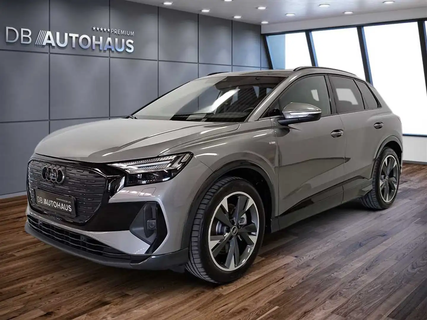 Audi Q4 e-tron S line 50 quattro Grau - 1