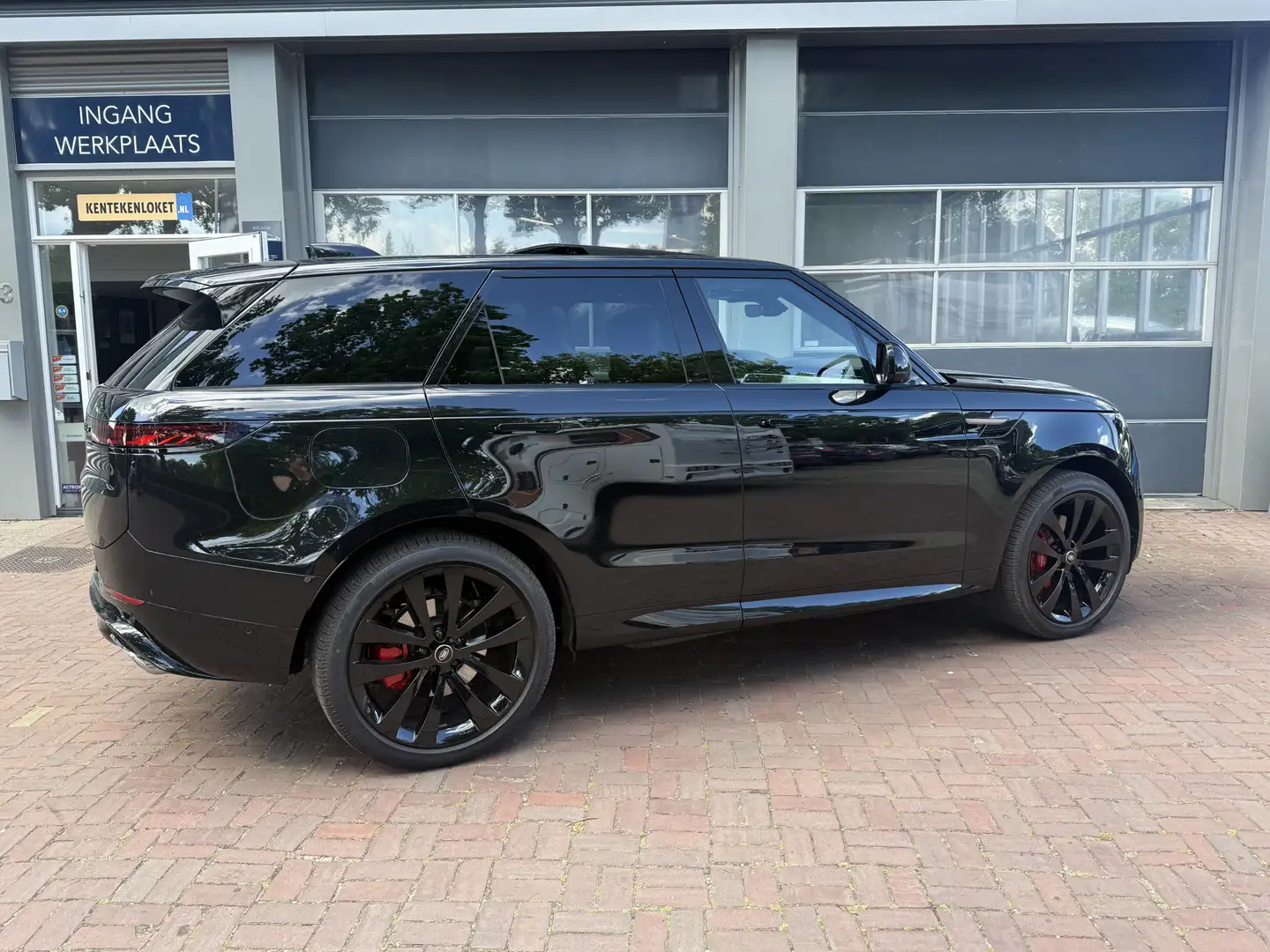 Rover Rover Land Sport 3.0 P460e PHEV Dynamic HSE | 470pk | 20 Zwart - 2