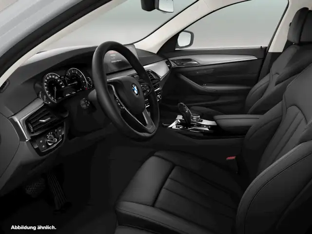 BMW 5 Series view 3