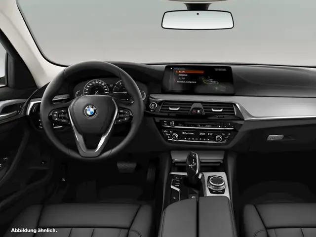 BMW 5 Series view 4