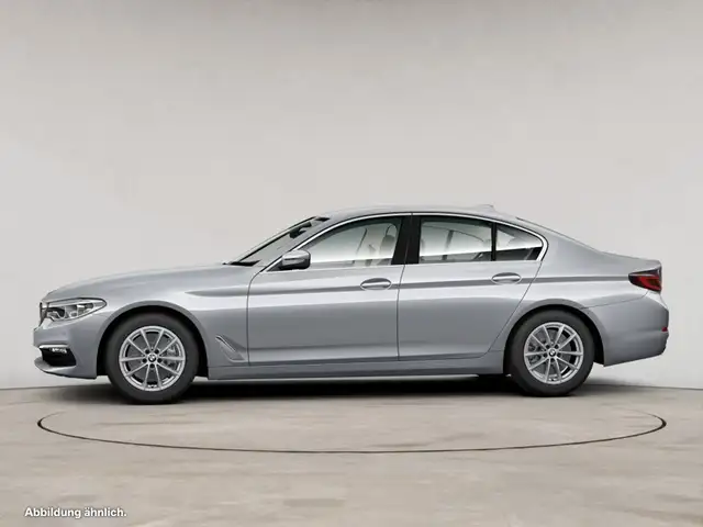 BMW 5 Series view 5