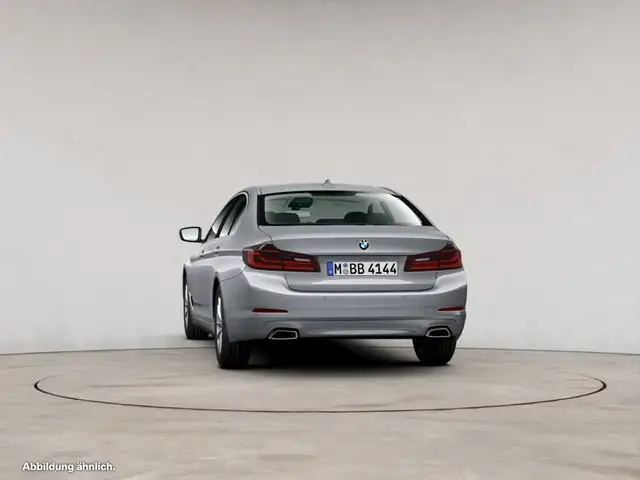 BMW 5 Series view 7