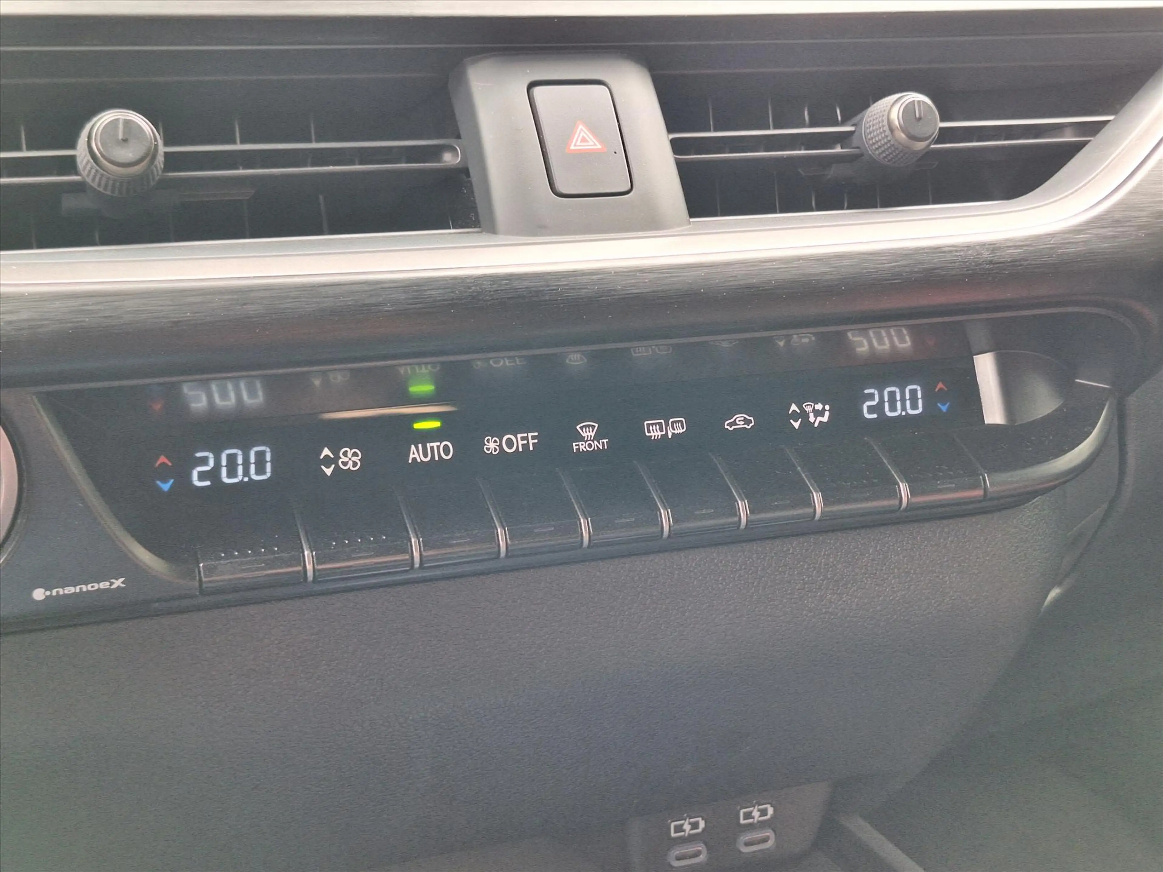 Lexus UX 250h F Sport Line | Head up display, Dodehoekherkenning — photo 32