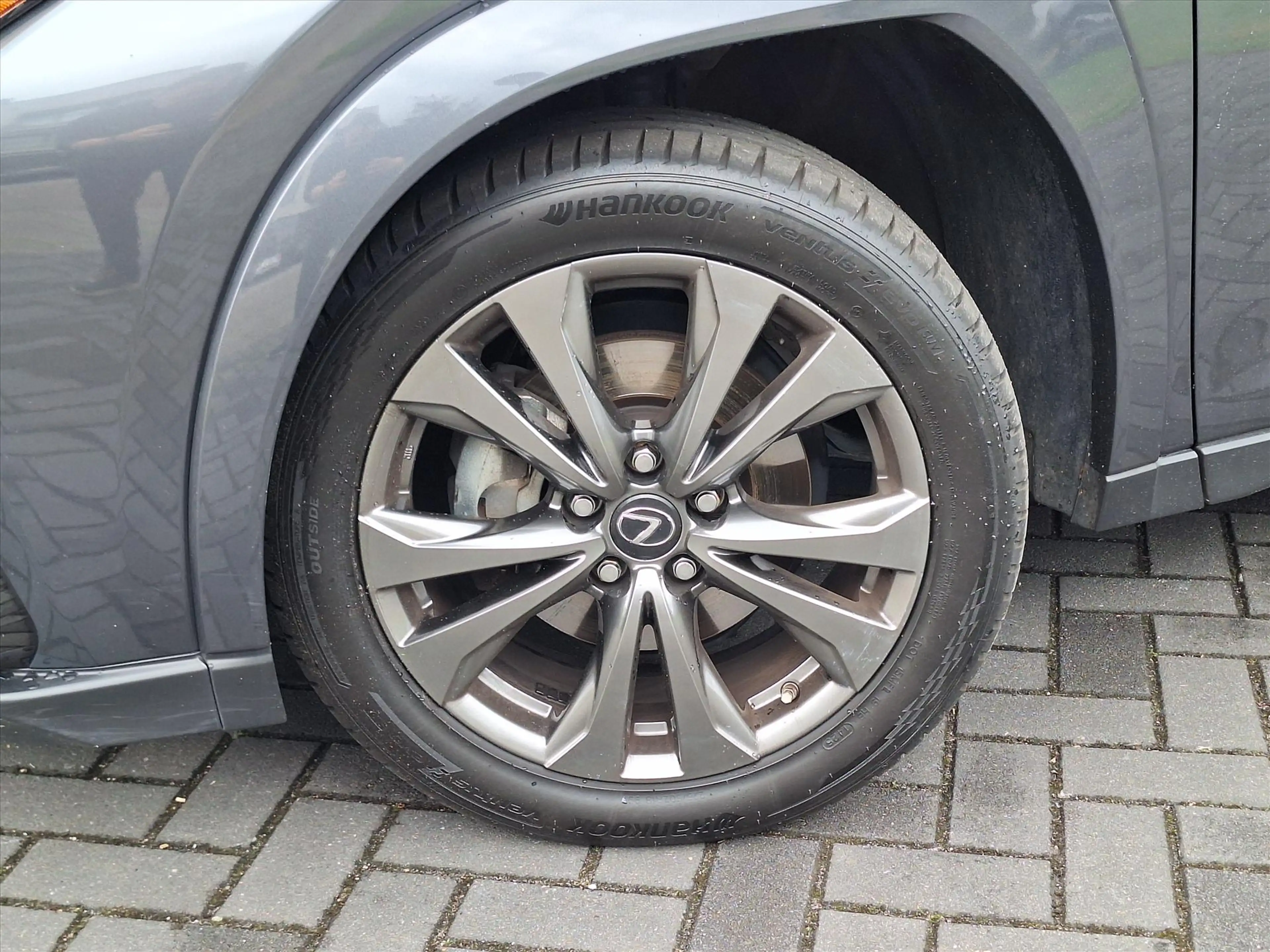 Lexus UX 250h F Sport Line | Head up display, Dodehoekherkenning — photo 4