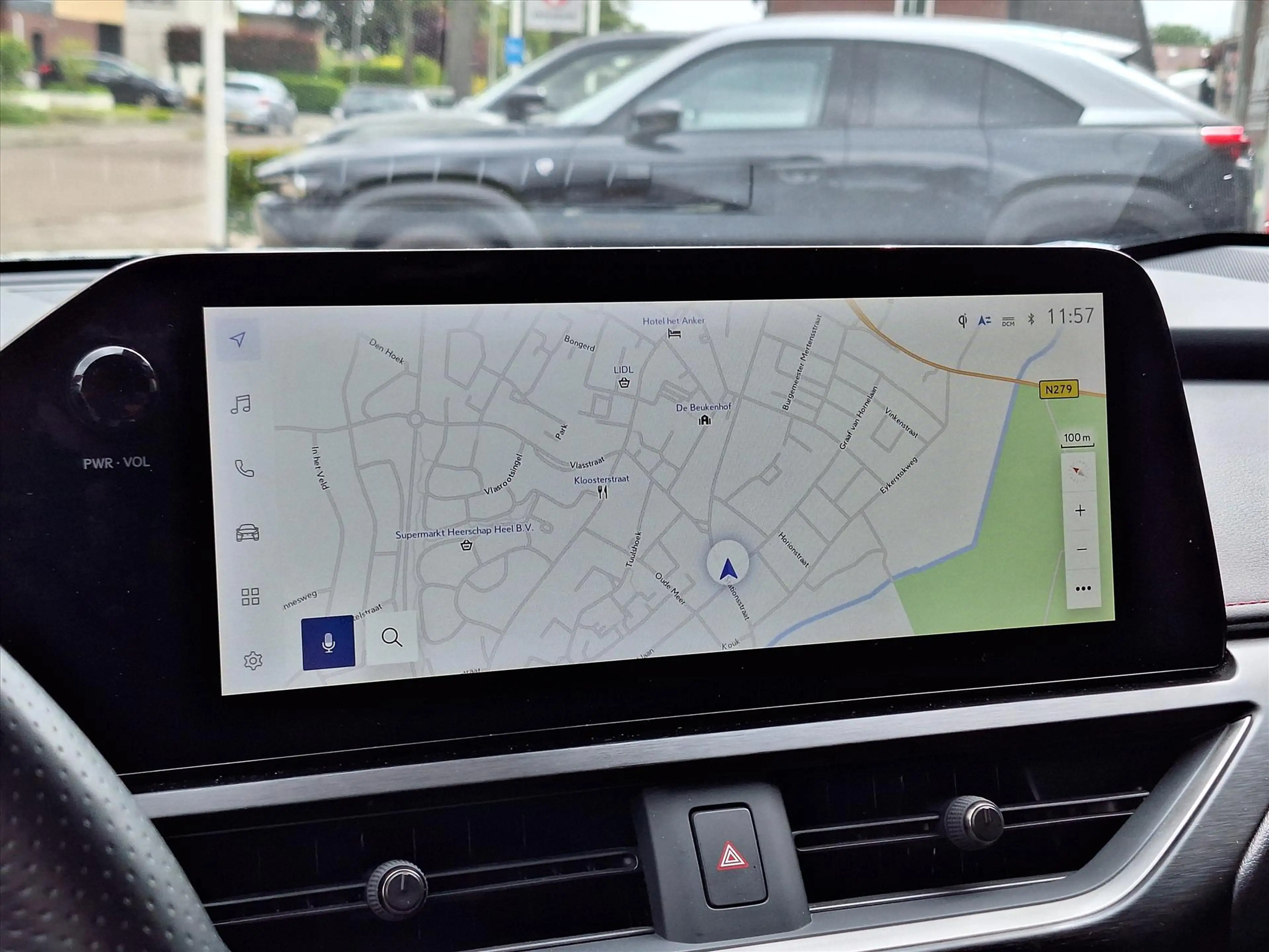 Lexus UX 250h F Sport Line | Head up display, Dodehoekherkenning — photo 8