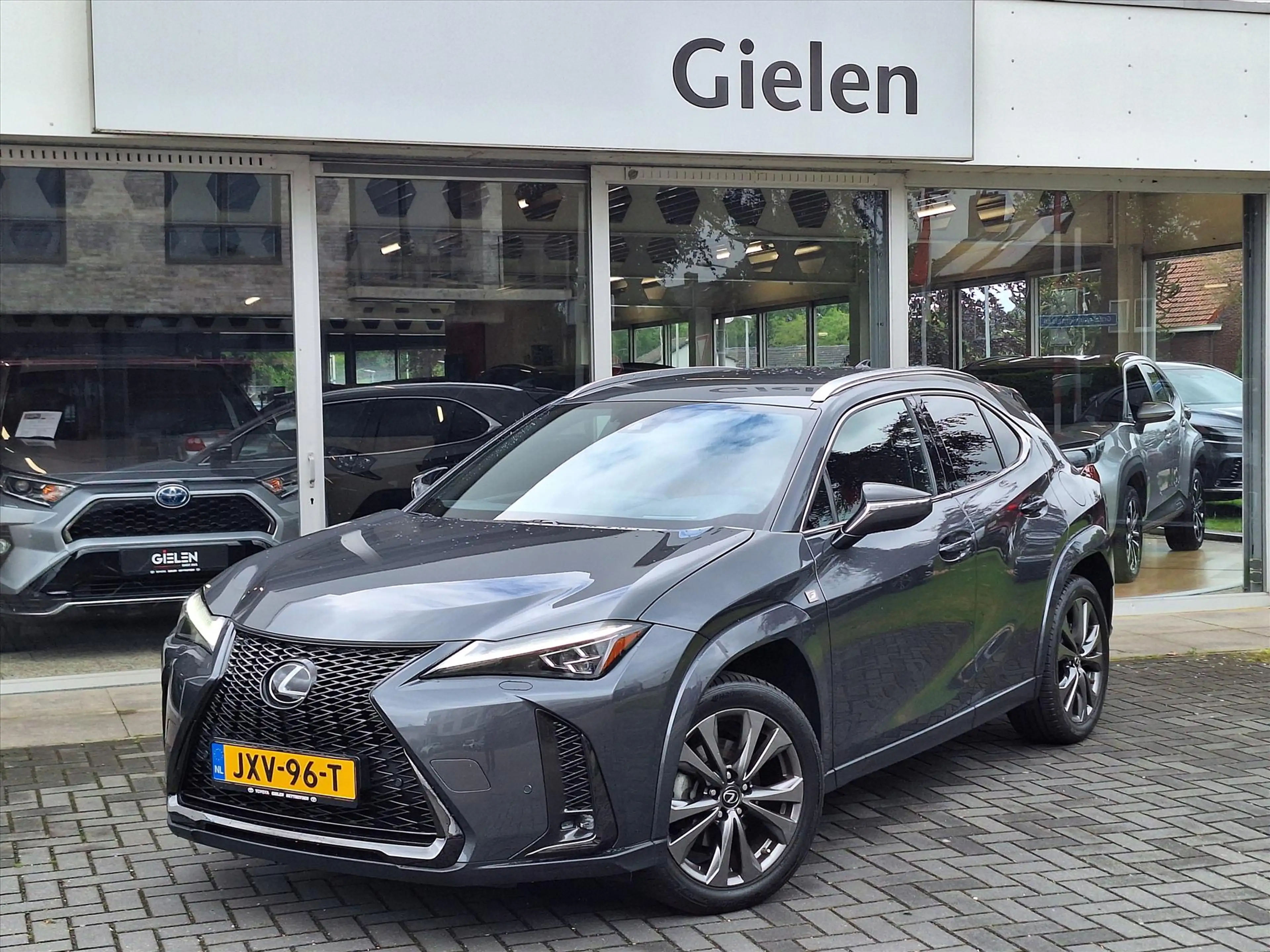 Lexus UX 250h F Sport Line | Head up display, Dodehoekherkenning — photo 2