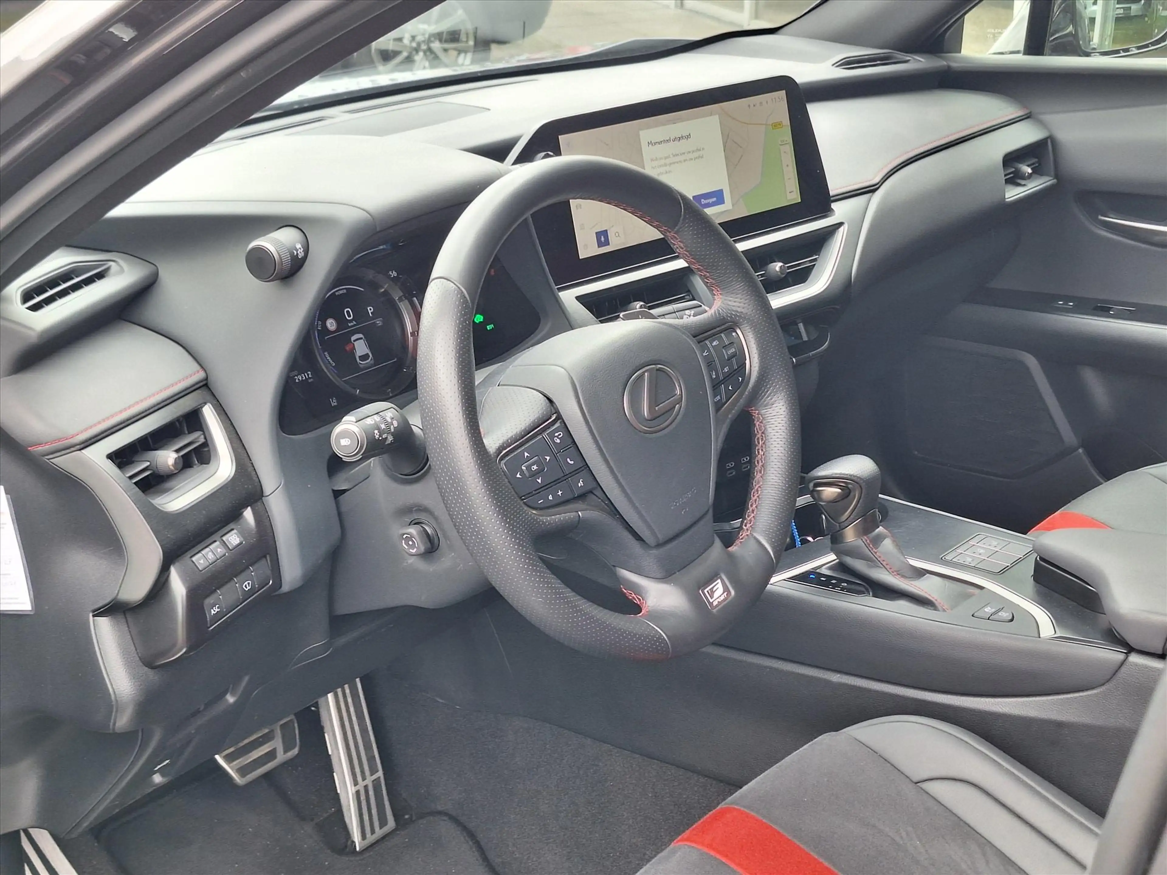 Lexus UX 250h F Sport Line | Head up display, Dodehoekherkenning — photo 16
