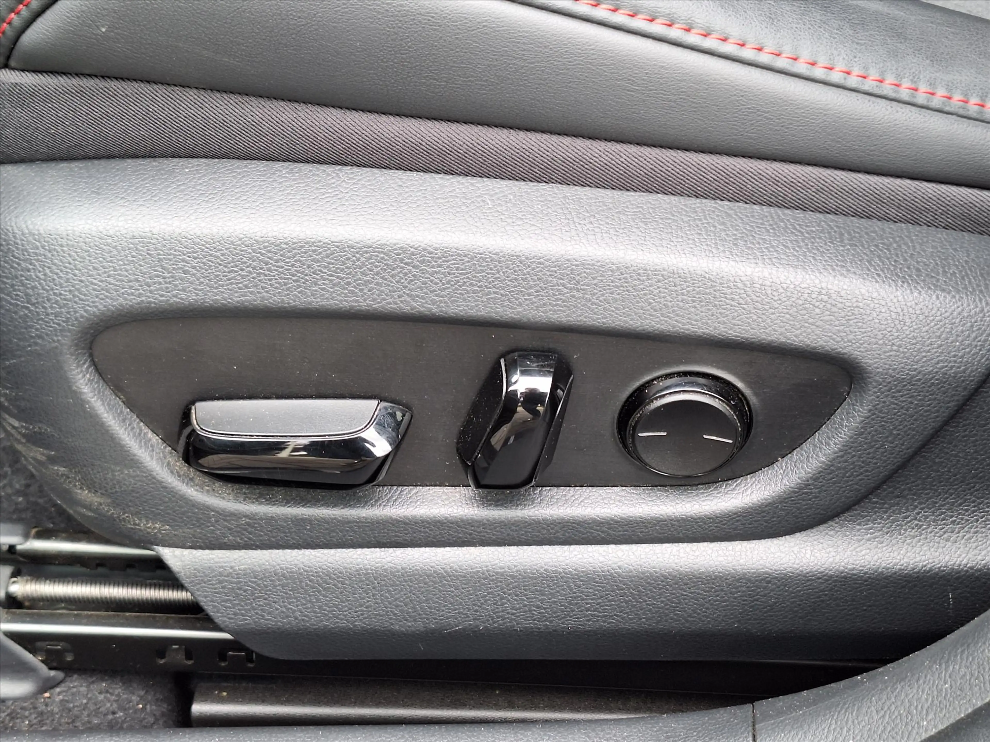 Lexus UX 250h F Sport Line | Head up display, Dodehoekherkenning — photo 13