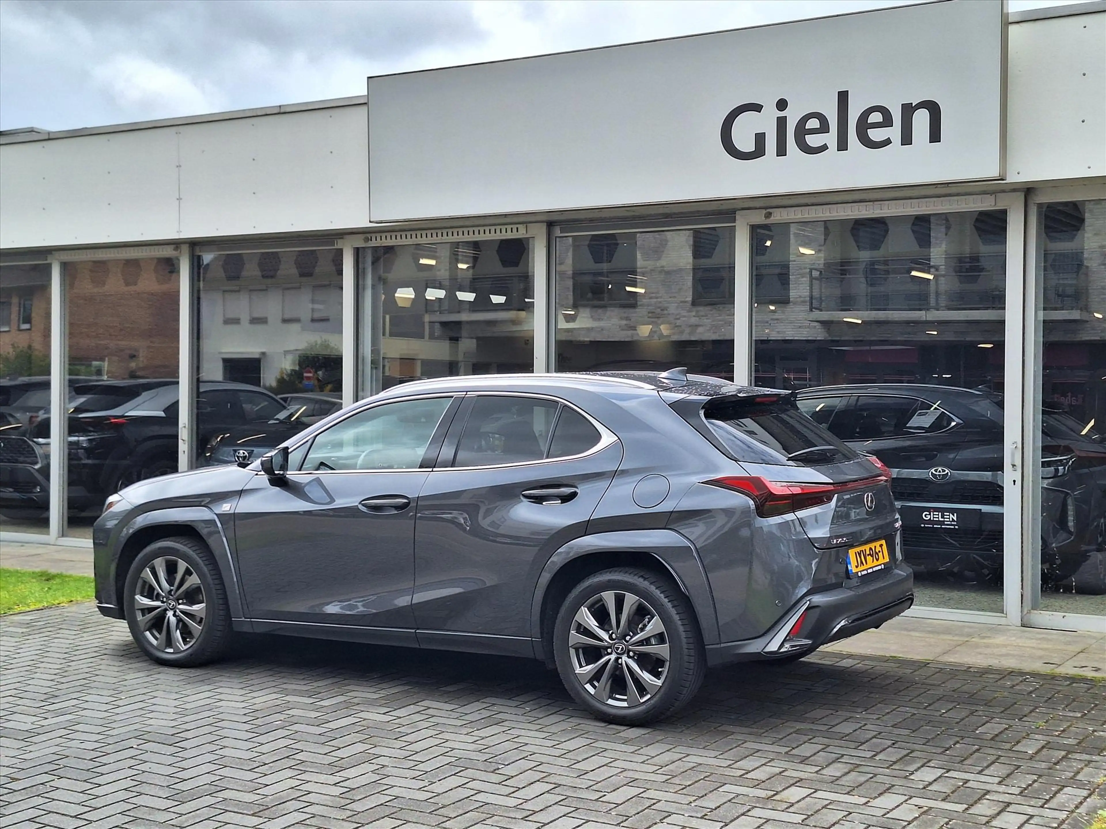 Lexus UX 250h F Sport Line | Head up display, Dodehoekherkenning — photo 22