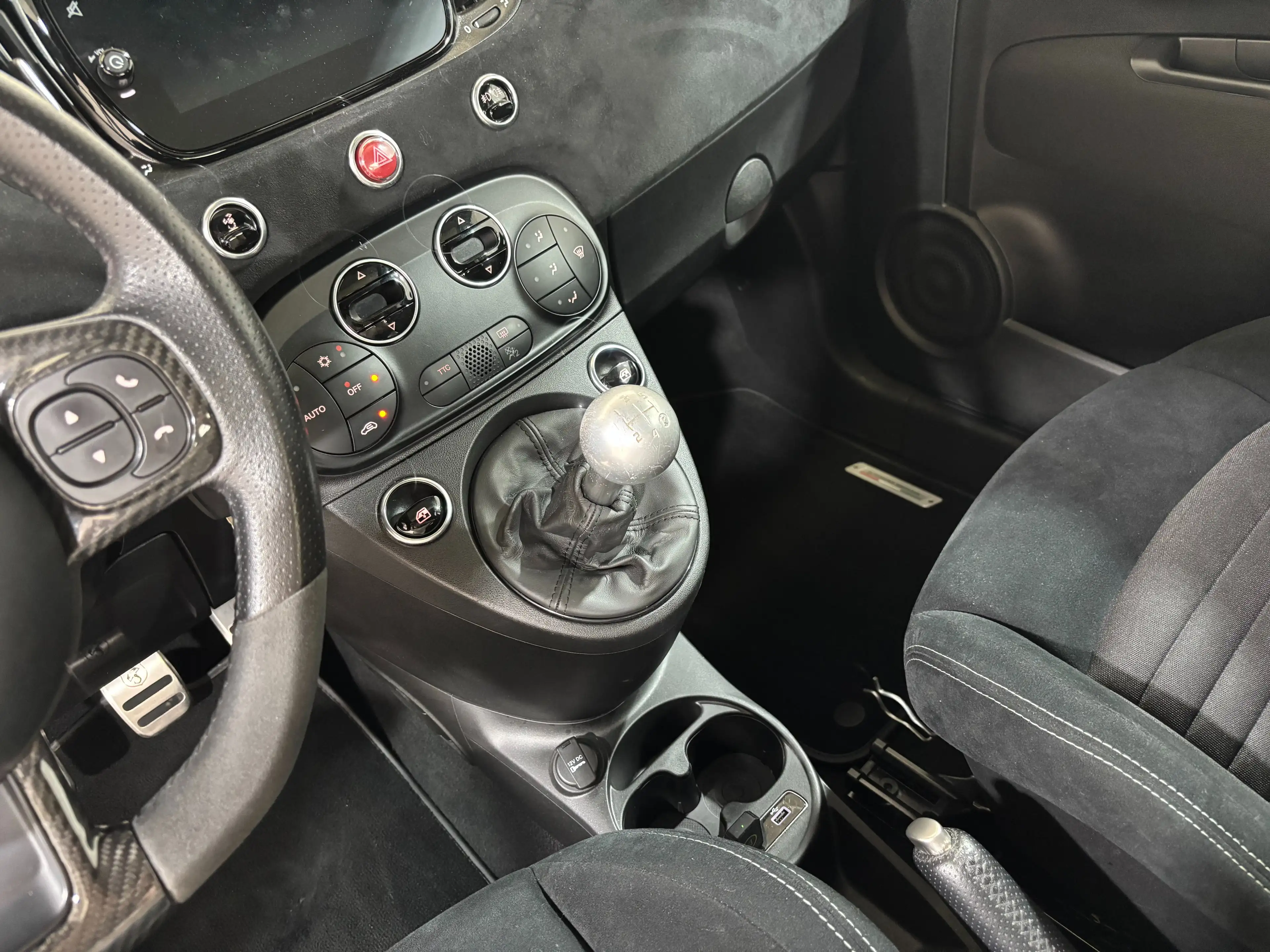 Abarth 595 Competizione 1.4 * Performance * Beats * Xénon * Alcantara — photo 12