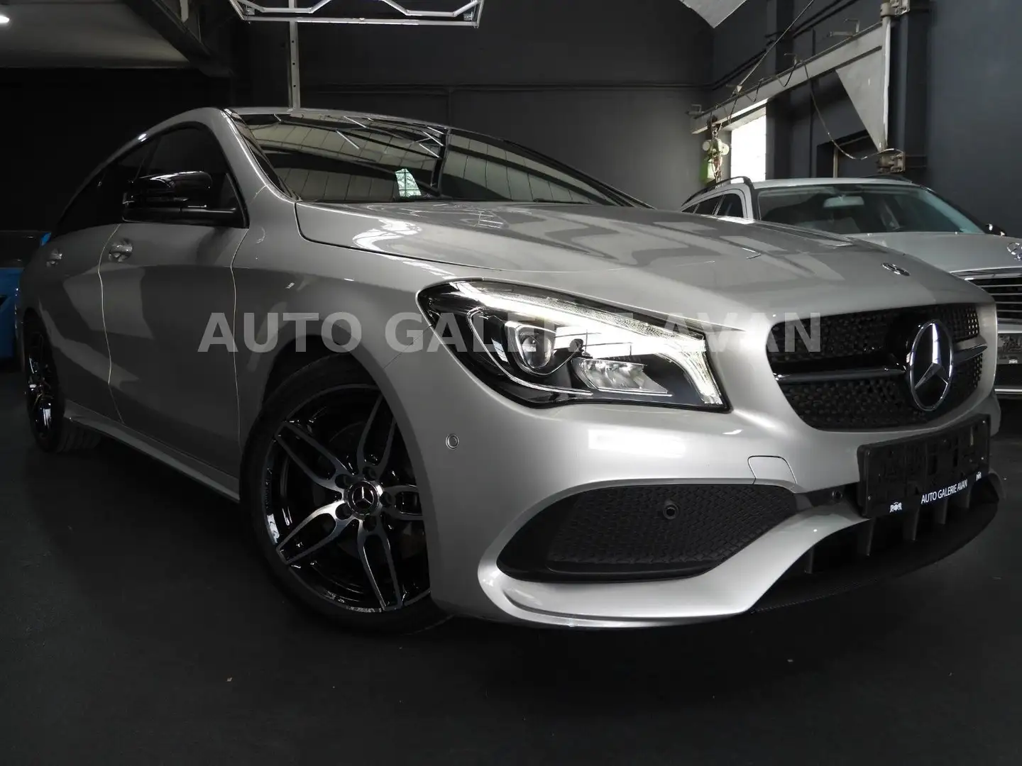 Mercedes-Benz CLA 220 CLA 220 SHOOTING BRAKE 4M AMG/LED/NIGHT-PAKET/ Silber - 2