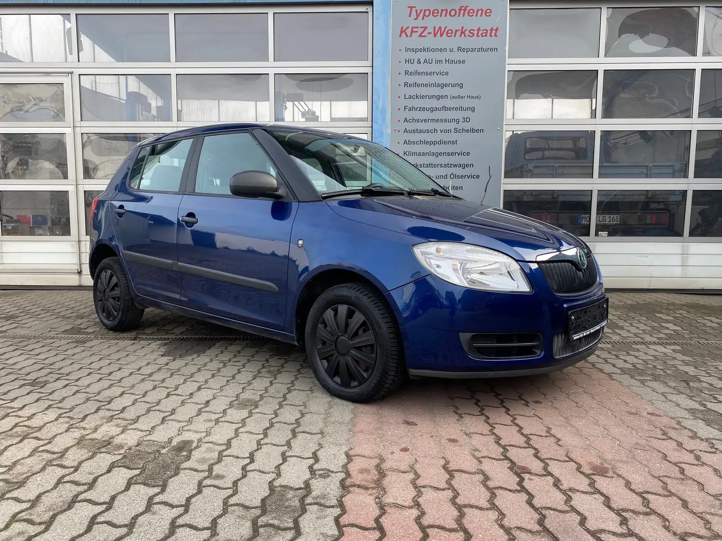 Skoda Fabia 1.2 HTP, Allwetterreifen, HU/AU neu Blau - 2