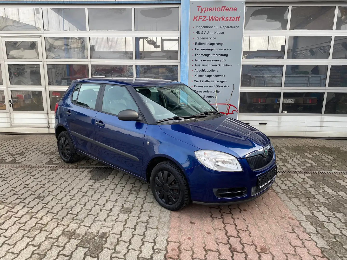 Skoda Fabia 1.2 HTP, Allwetterreifen, HU/AU neu Blau - 1