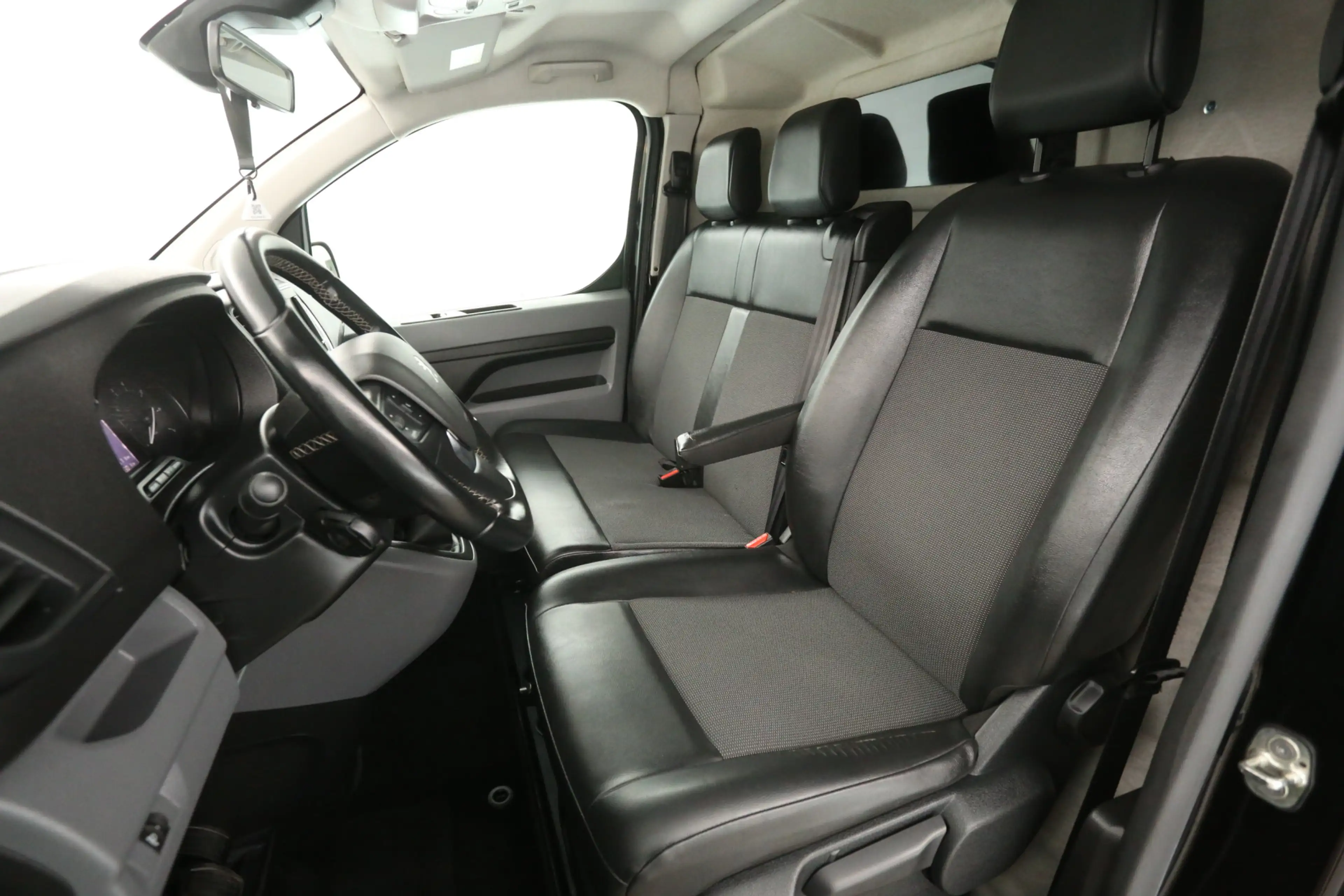 Peugeot Expert 2.0 BlueHDI L2H1 | Airco | Cruise | 3 Zits | Camer — photo 9