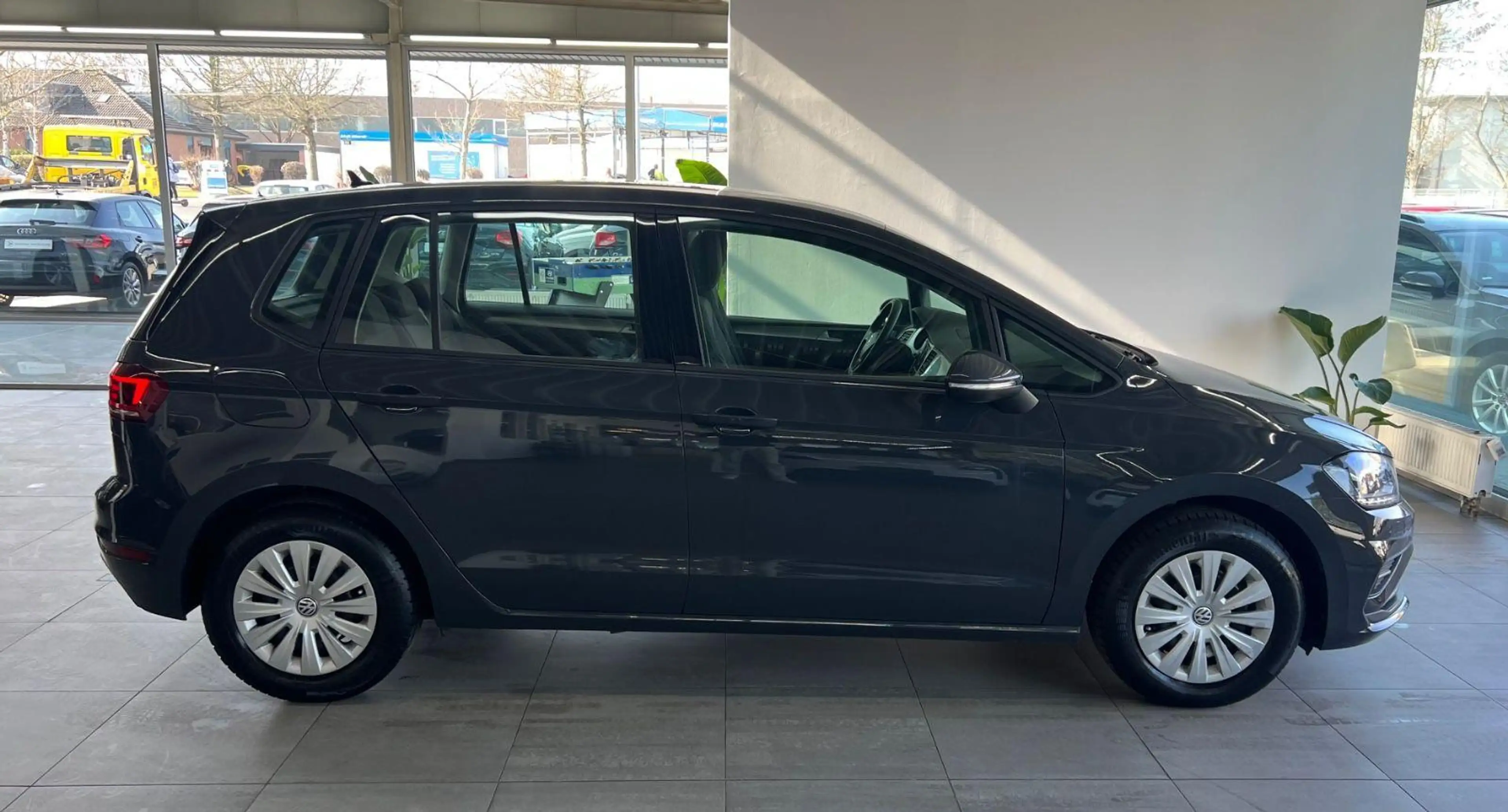 Volkswagen Golf Sportsvan Golf*Sportsvan*Sitzhz*Tempomat*Kamera*AHK*LED* — photo 2