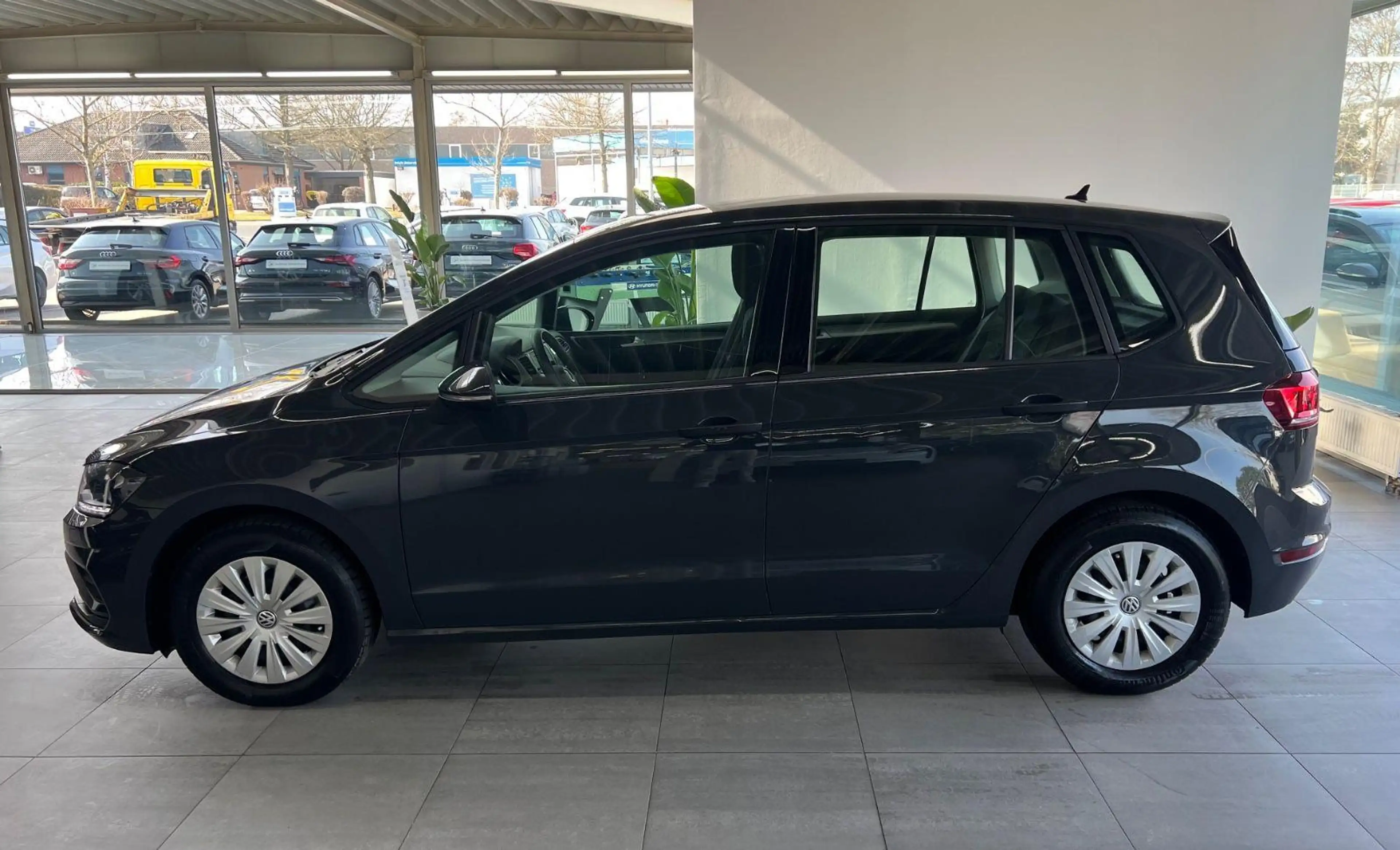 Volkswagen Golf Sportsvan Golf*Sportsvan*Sitzhz*Tempomat*Kamera*AHK*LED* — photo 12