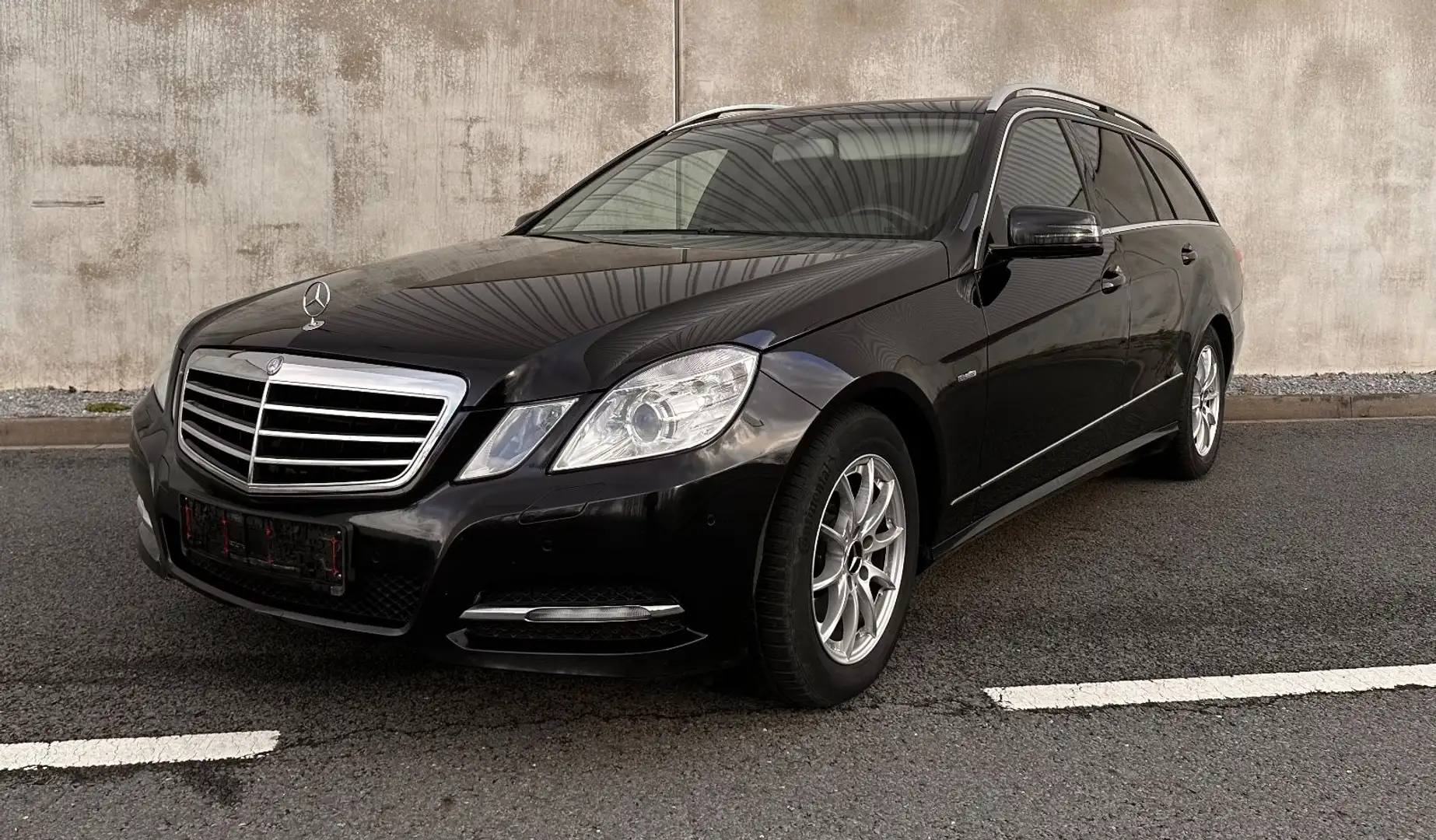 Mercedes-Benz E 300 E T-Modell E 300 CDI AHK Standhz Schwarz - 1