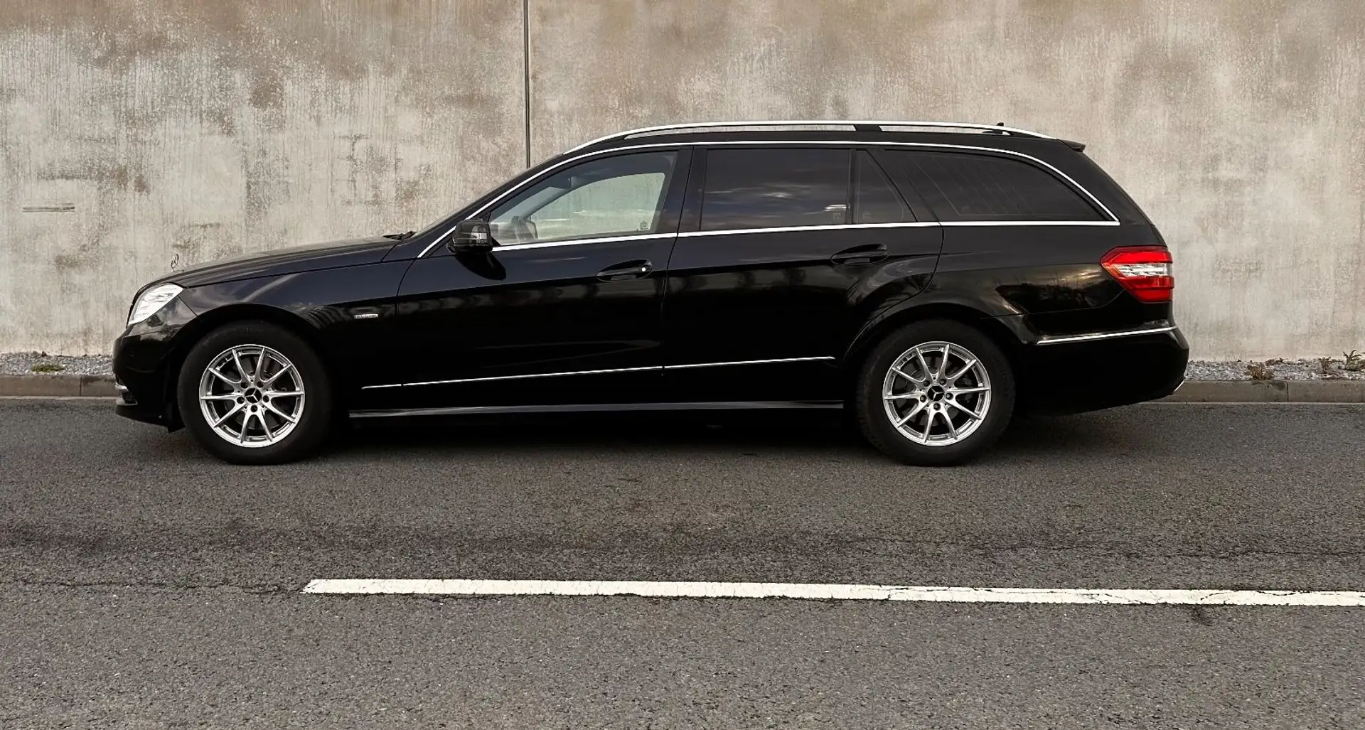 Mercedes-Benz E 300 E T-Modell E 300 CDI AHK Standhz Schwarz - 2