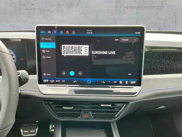 Volkswagen Passat view 11
