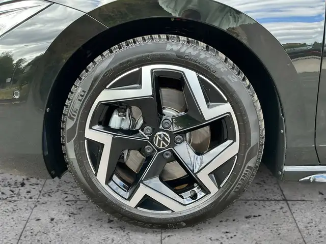 Volkswagen Passat view 8