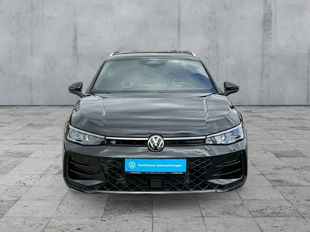 Volkswagen Passat view 3
