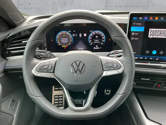 Volkswagen Passat view 10