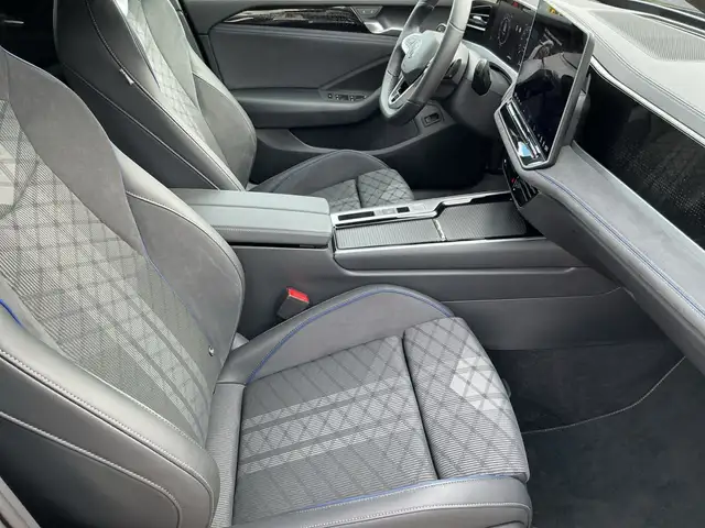 Volkswagen Passat view 13